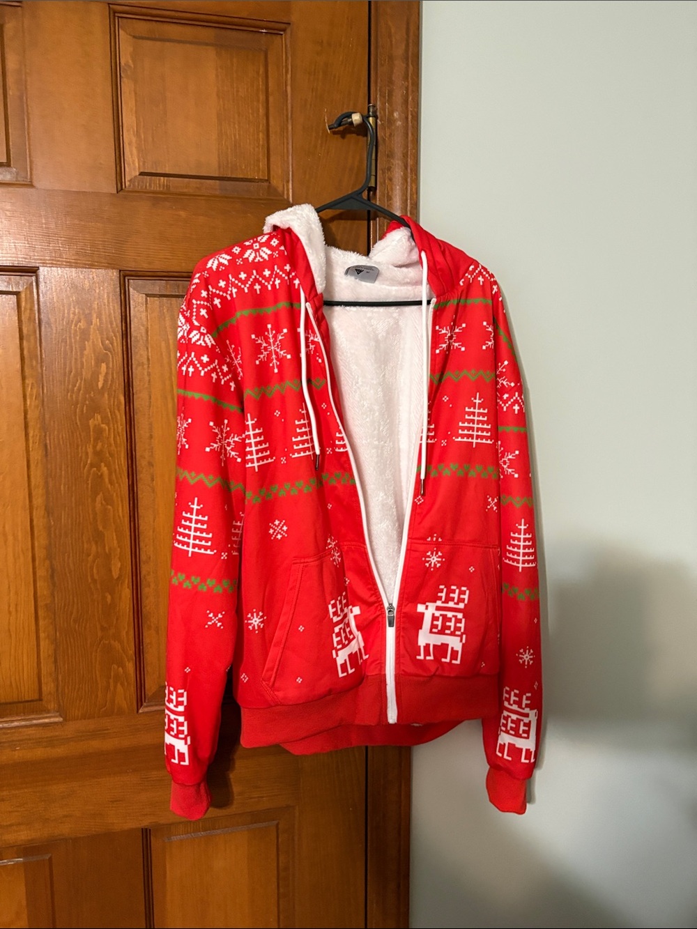Red Holiday Zip-Up composition XL hoodie with fur lining and pockets in front.